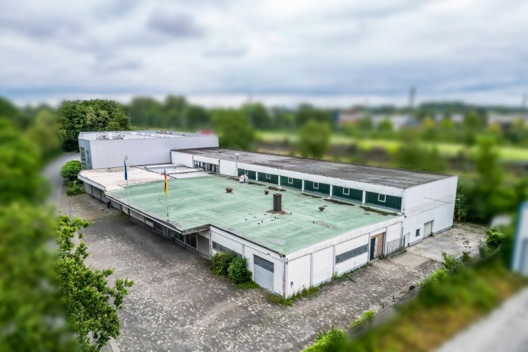 Au�enansicht Ahlen Halle Ahlen || 5.872 m� Grundst�ck || 3.820 m� Nutzfl�che || Hallen mit B�rotrakt || gek�hlte Lagerfl�chen