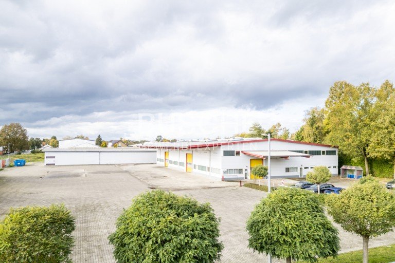Au�enansicht Greven Halle / Lager / Produktion Greven-Reckenfeld || Lager-/Produktion mit B�ro || 21.081 m� Grundst�ck || 7.530 m� Nutzfl�che