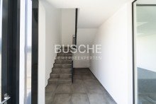 Treppenhaus Neubau || 288 m� B�ro || 1.100 m� Halle ||  hochwertige Ausstattung ||  ab sofort