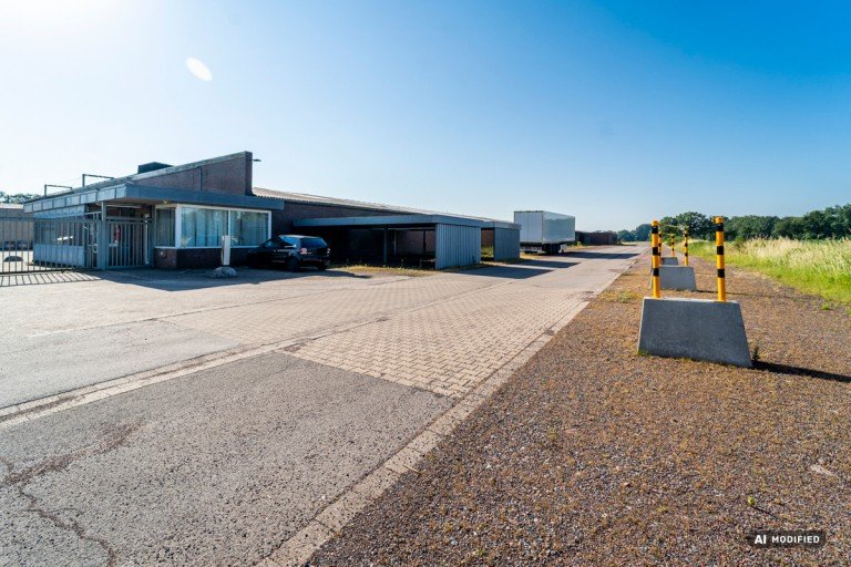 Au�enansicht Ahaus-Ottenstein Halle / Lager / Produktion Ahaus-Ottenstein || ca. 19.160 m� Logistik|| teilbar ab 4.000 m� || B�rogeb�ude 550 m� || 29 Rampen