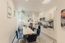 Sozialraum mit K�che Coerm�hle || 713 m� Produktion-, Service-, B�rofl�chen || Frei ab sofort