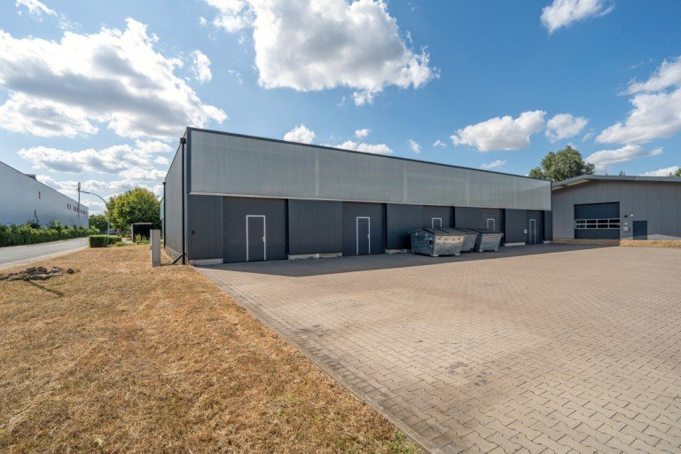 Au�enansicht L�dinghausen Halle 412 m� Halle kaufen in L�dinghausen || 1.200 m� Grundst�ck || 5 Rolltore || Optional mit Nachbarhalle