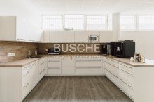 Sozialbereich Erich-Maria-Remarque-Ring || ca. 345 m� B�rofl�che || Helles Erdgeschoss || Zentrale Lage