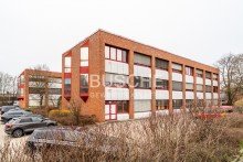 Seite Hof Alter Hellweg || ca. 460 m� B�rofl�chen || Gute Lage|| Parken direkt vor dem Geb�ude