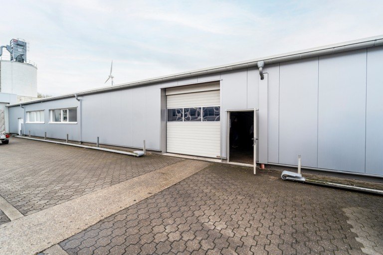 Au�enansicht Greven Halle / Lager / Produktion Greven || 480 m� Halle || Teek�che mit Einbauk�che || nahe B481 und B219 || Rolltor